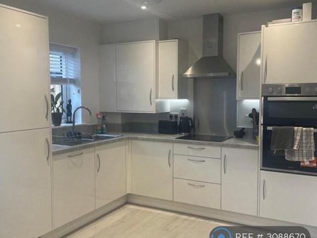 Damson Close, Grays, RM17 1 bed in a house share to rent £850 pcm £196 pw