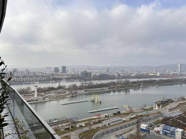 Danube Flats, 18. Stock: 2 Zimmer mit Balkon, Donaublick, Pool und Concierge
