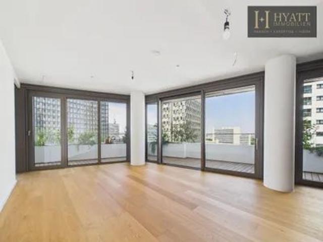 Danubeflats Exklusive 2 Zimmer Wohnung im höchsten Wohnhochhaus Österreichs mit zwei Balkonen, Spa und Blick auf die Neue Donau