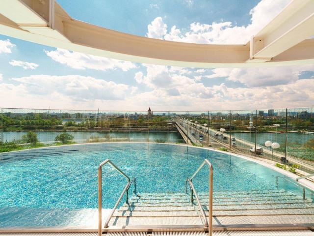 DANUBEFLATS I 15. Etage I 2 Zimmer Wohnung möbliert I Ausblick Kahlenberg I Pool und SPA