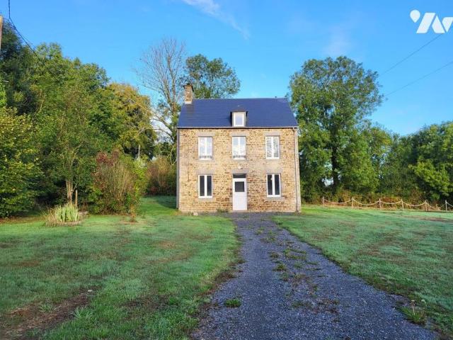 DANVOU LA FERRIERE: Maison en pierre rénovée avec jardin