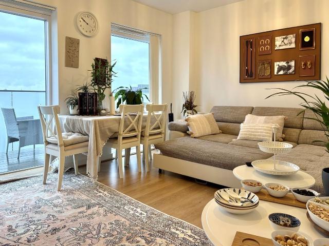 Dan Court, Lakeside Drive, Brent NW10, 3 bed flat to rent, £3,000 pcm | PrimeLocation