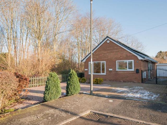 Danbury Close, Chesterfield S42 2 bed detached bungalow to rent £975 pcm £225 pw