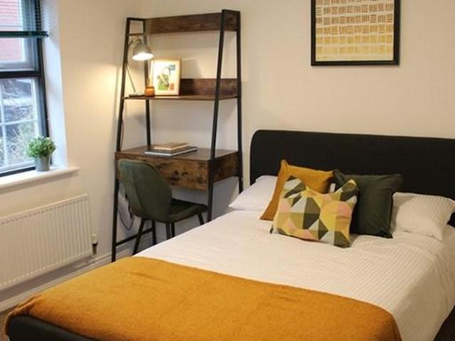Danbury Place, Leicester, LE5 1 bed in a house share to rent £695 pcm £160 pw
