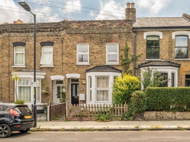 Danby Street, London SE15 1 bed flat to rent £1,900 pcm £438 pw