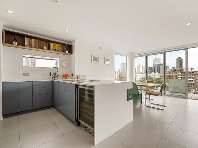 Dance Square, EC1V 3 bed penthouse to rent £10,000 pcm £2,308 pw