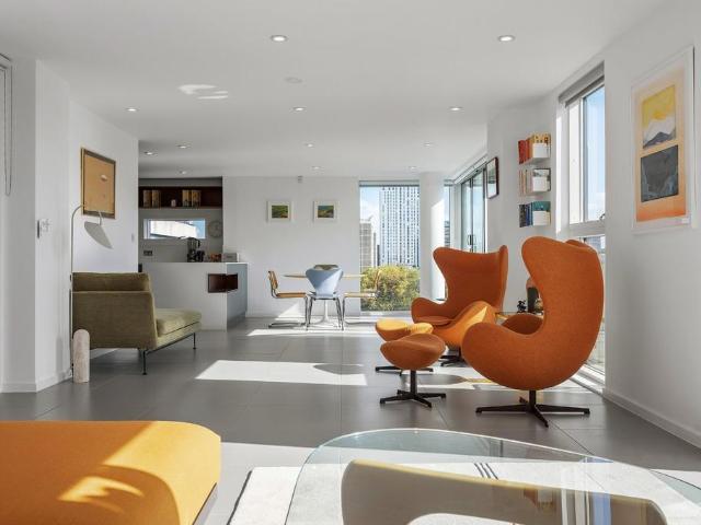 Dance Square, London, EC1V 3 bed penthouse to rent £10,000 pcm £2,308 pw