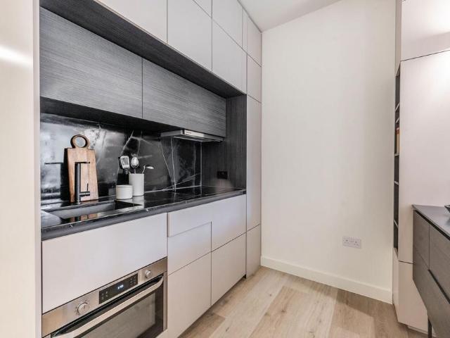 Dandi on the Hil , Harrow on the. Studio to rent £1,354 pcm £312 pw