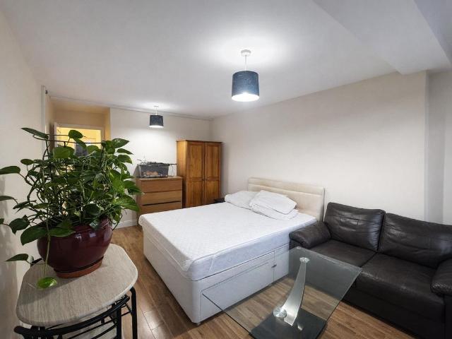 Dane Road, Ashford TW15, 1 bed flat to rent, £1,150 pcm | PrimeLocation
