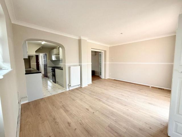 Dane Road, Ashford TW15 3 bed end of terrace house to rent £2,100 pcm £485 pw