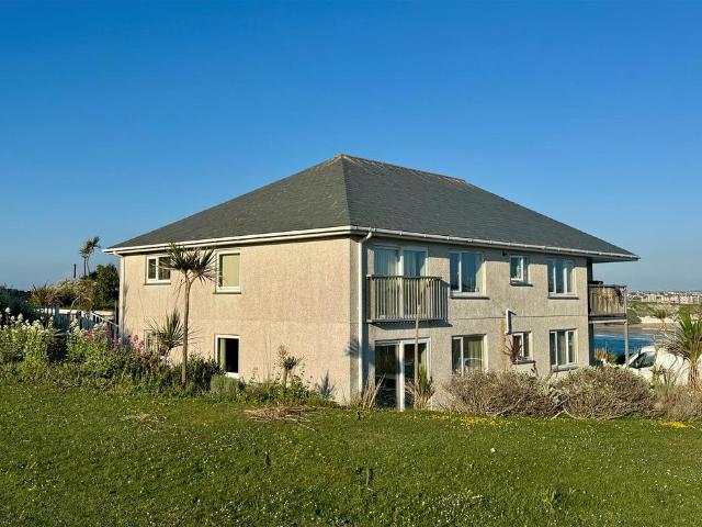 Dane Road, Newquay TR7 2 bed apartment to rent £1,350 pcm £312 pw