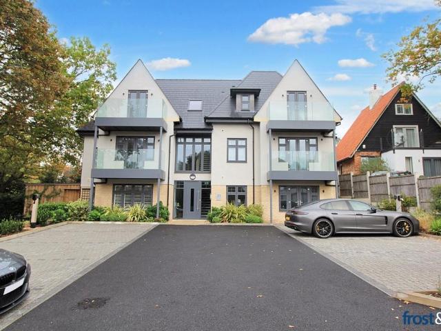 Danecourt Road, Lower Parkstone 2 bed apartment to rent £1,450 pcm £335 pw