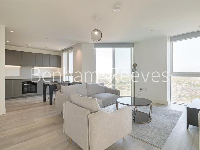 Daneland Walk, London, N17 2 bed apartment to rent £2,850 pcm £658 pw