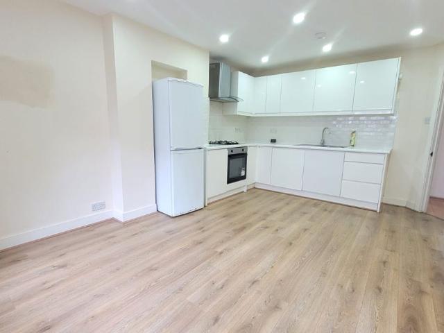 Danes Gate, Harrow HA1, 3 bed flat to rent, £1,850 pcm | PrimeLocation