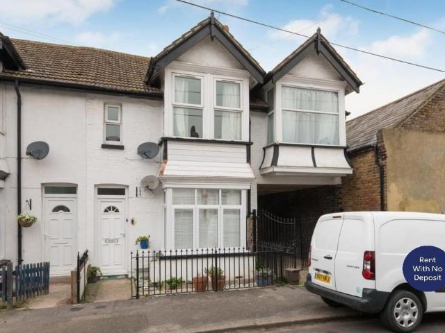 Danesmead Terrace, Margate, Kent, CT9 2 bed flat to rent £950 pcm £219 pw