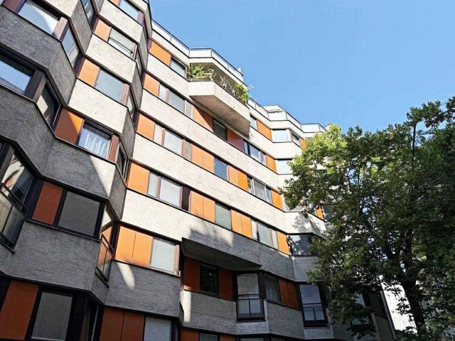 DANHAUSERGASSE, gepflegte 85 m2 Neubau, 2 Zimmer, Wohnküche, 2er WG geeignet, Wannenbad, Parketten, 2. Liftstock, U1 Nähe