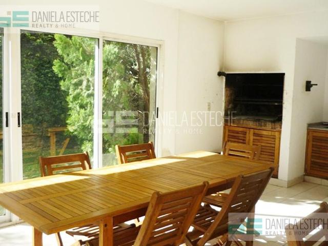 Daniela Esteche Realty & Home