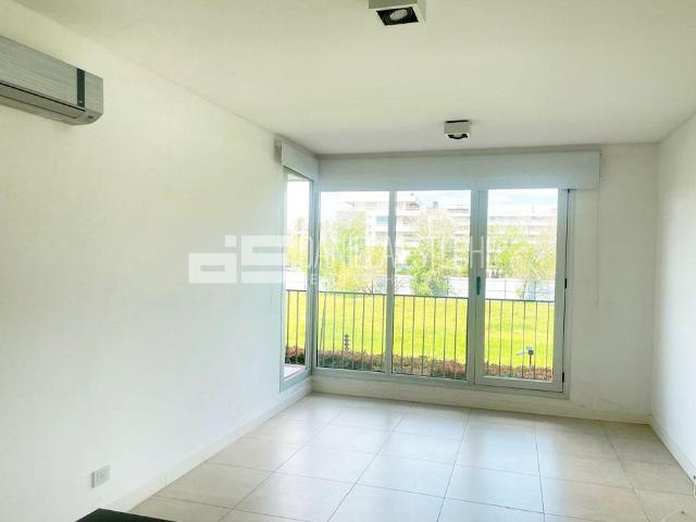 Daniela Esteche Realty & Home