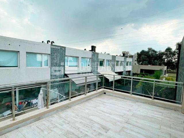 Daniela Esteche Realty & Home