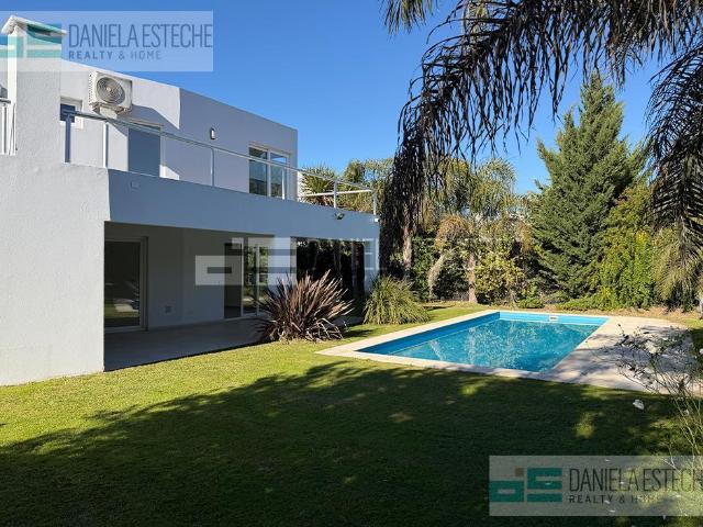 Daniela Esteche Realty & Home