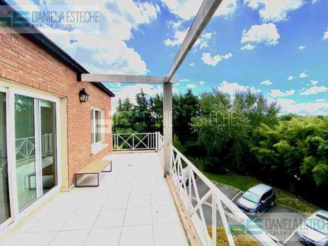 Daniela Esteche Realty & Home