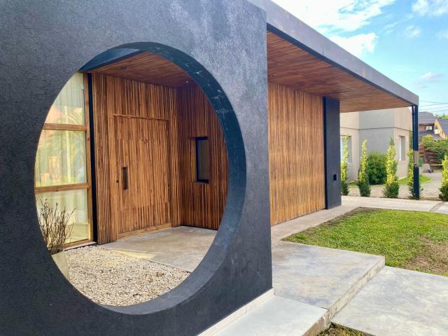 Daniela Esteche Realty & Home