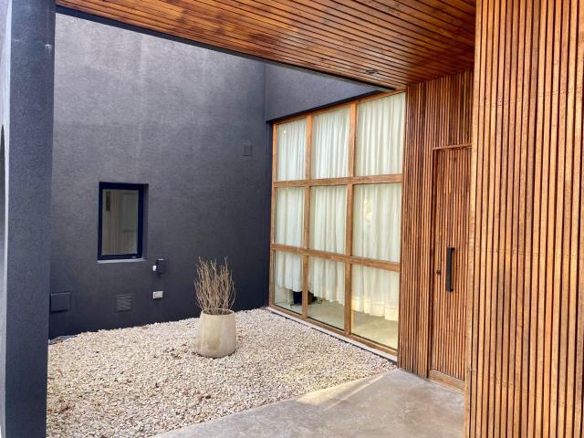 Daniela Esteche Realty & Home