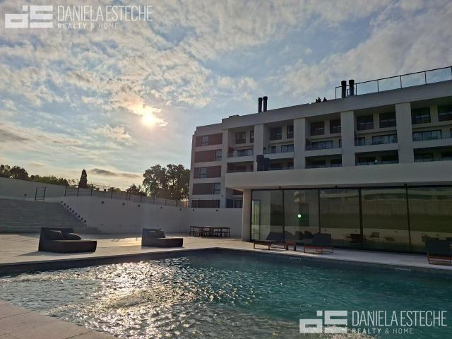 Daniela Esteche Realty & Home