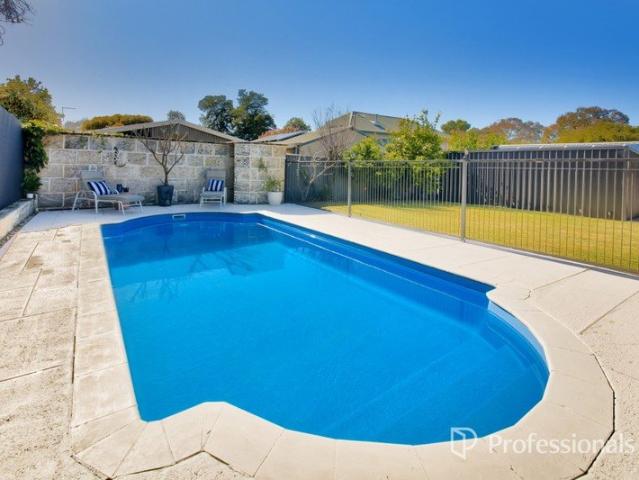 Daniella from Dianella Presents