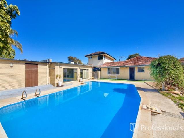 Daniella from Dianella Presents