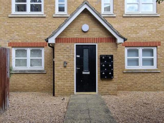 Danielson Court, Chatham ME4 1 bed flat to rent £900 pcm £208 pw