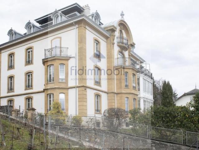 Dans maison de maître début XXème, bel appartement avec cachet