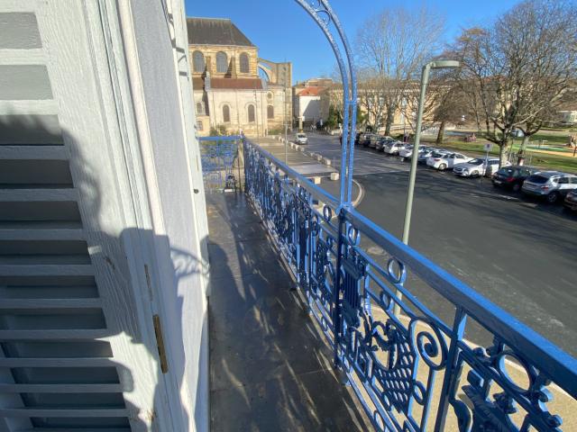 Dans ancien presbytère réhabilité Appt 2 pièces de 34,40 m2 avec box s/sol