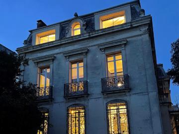 DANS HOTEL PARTICULIER EXCEPTIONNEL APPARTEMENT TYPE 4 AVEC