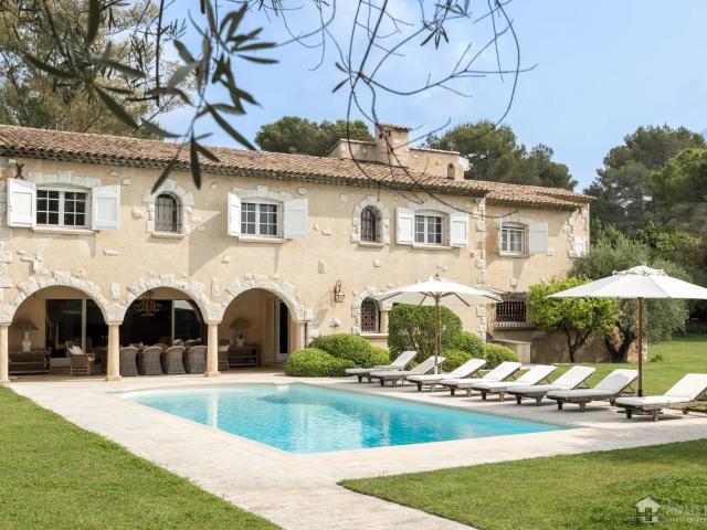 Dans l’un des quartiers résidentiels les plus recherchés de. 323m² Mougins