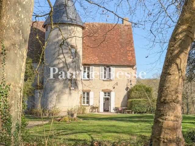 Dans la campagne berrichonne, un manoir du 16e s. Entouré de. 600m² Argenton sur Creuse