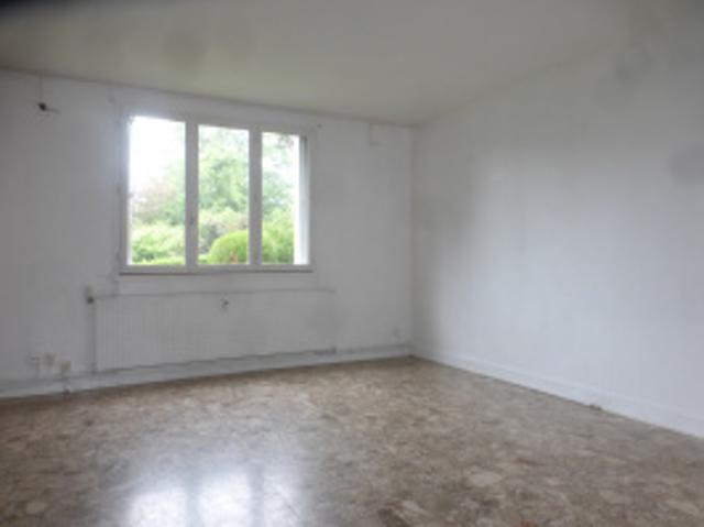dans la residence marissel superbe appartement renove de 65m tres bien situe au rdc d un immeuble de 3 etage