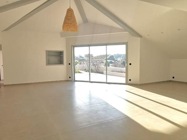 Dans le magnifique village de Cassis, à quelques pas du cent. 258m² Cassis