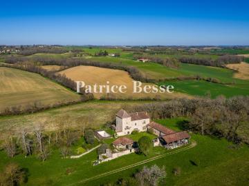 Dans le nord du Gers, à 5 min d'une ville thermale historiqu. 570m² Lectoure