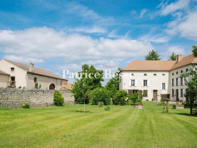 Château et son terrain de 5 ha dans le Puy de Dôme 200m² Riom