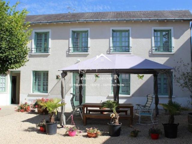 Dans le centre ville, belle prestation offrant appartements et s