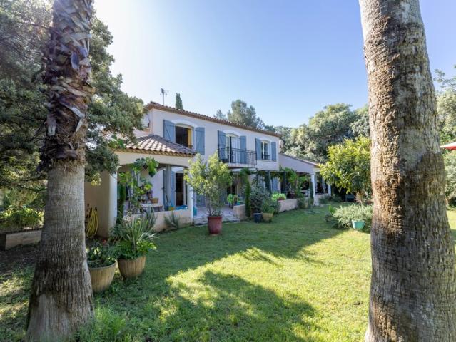 DANS LE CENTRE DE CASTELNAU LE LEZ 34,IDEAL PROJET FAMILIAL: MAGNIFIQUE BASTIDE AVEC JARDIN ET TERRAINS CONSTRUCTIBLES