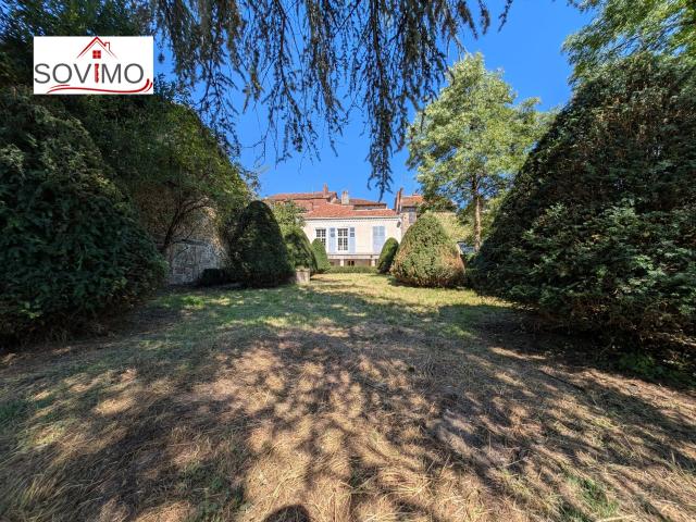 Dans Le Centre Historique De Confolens, Investissement Locat. 379m² Confolens