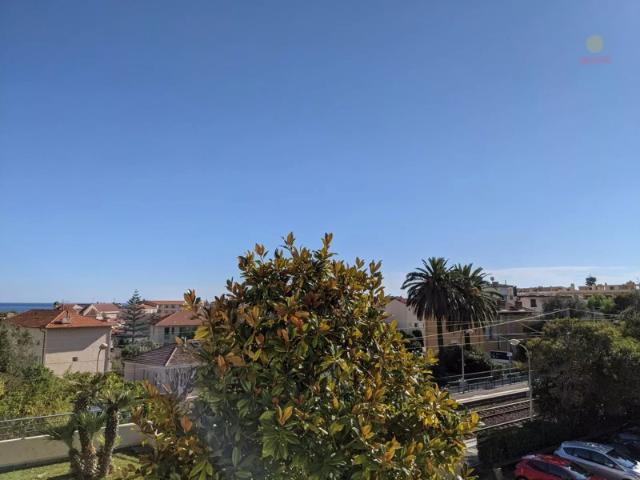 À LOUER – LONGUE DURÉE – BEAULIEU SUR MER CENTRE – 3 PIÈCES 76,66 m² – TERRASSE – BALCON – PARKING