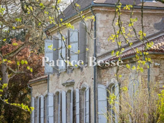 Dans le Lot et Garonne, aux portes d'Agen, un pavillon de ch. 680m² Agen
