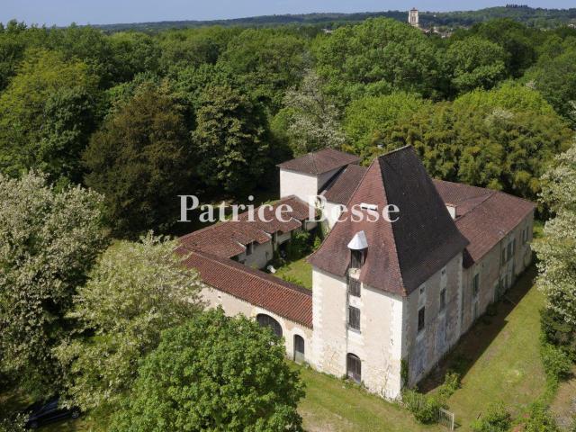 Dans le Périgord blanc, proche de Saint Astier, à rénover, u. 633m² Saint Astier