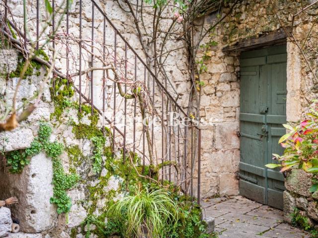 Dans le Périgord pourpre, à 20 min de Bergerac, dans un vill. 280m² Issigeac