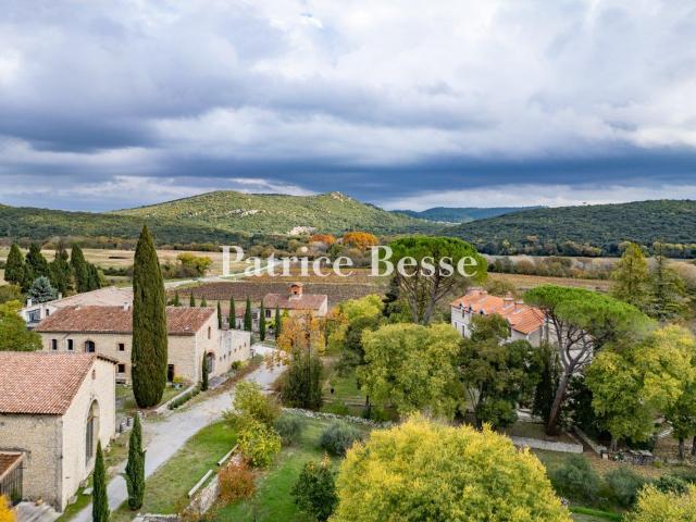 Entre Montpellier et Nîmes, un ancien domaine agricole de 7. 2952m² Quissac