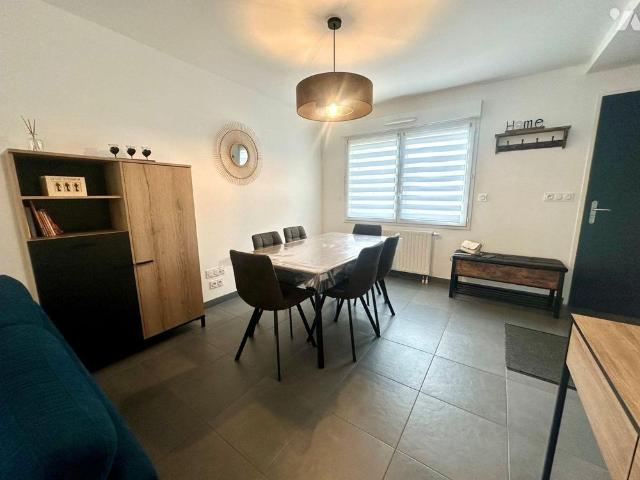 Dans le quartier de la Guymauvière, maison meublée d'environ 75 m² à louer, offrant un cadre de.