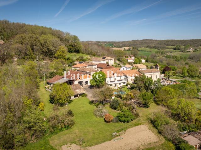 Aux confins du Lot et du Tarn et Garonne, une maison en pier. 243m² Lauzerte